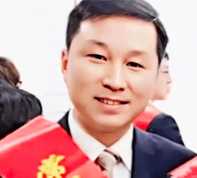 回顾51岁银行行长姚志刚创业失败转行送外卖他说：我很享受(图4)